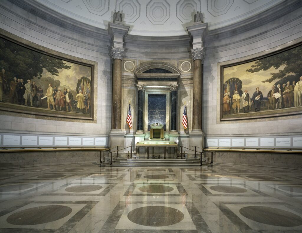 Ruang Rotunda Arsip Nasional Amerika Serikat di Washington, D.C., tempat Deklarasi Kemerdekaan dipamerkan